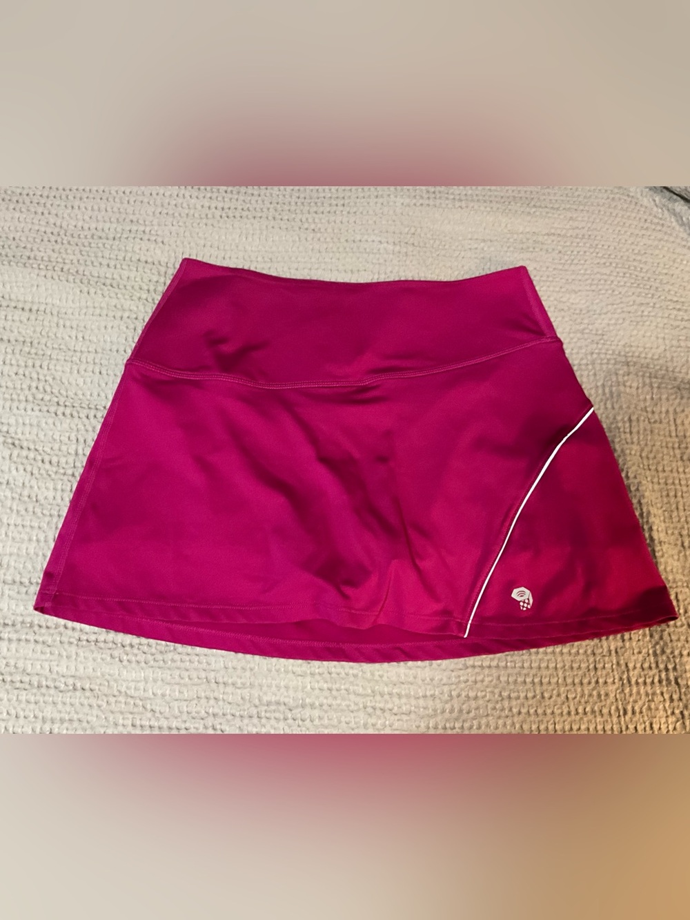 Mountain Hardwear Mini Skirt in Magenta with White Trim - Medium